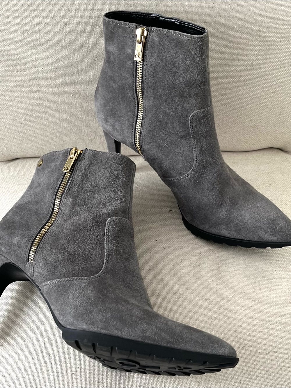 CALVIN KLEIN Gray Suede Pointed-Toe Ankle Boots with Gold Zippers 10051
